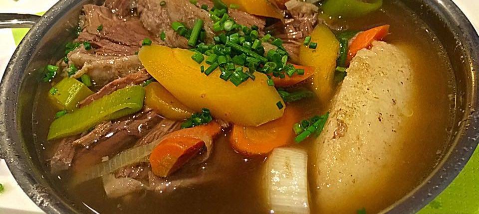 Tafelspitz mit Kartoffelschmarrn u. Apfelkren – Galloway vom Augraben